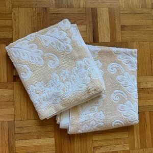 vintage 70's floral bath towel set by fieldcrest 
cotton, made in usa